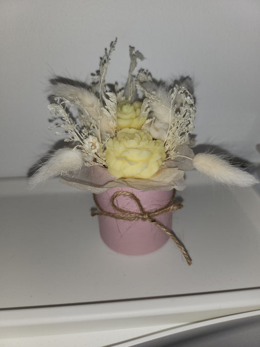 Petit bouquet de fleurs séchées et de fondants parfumés